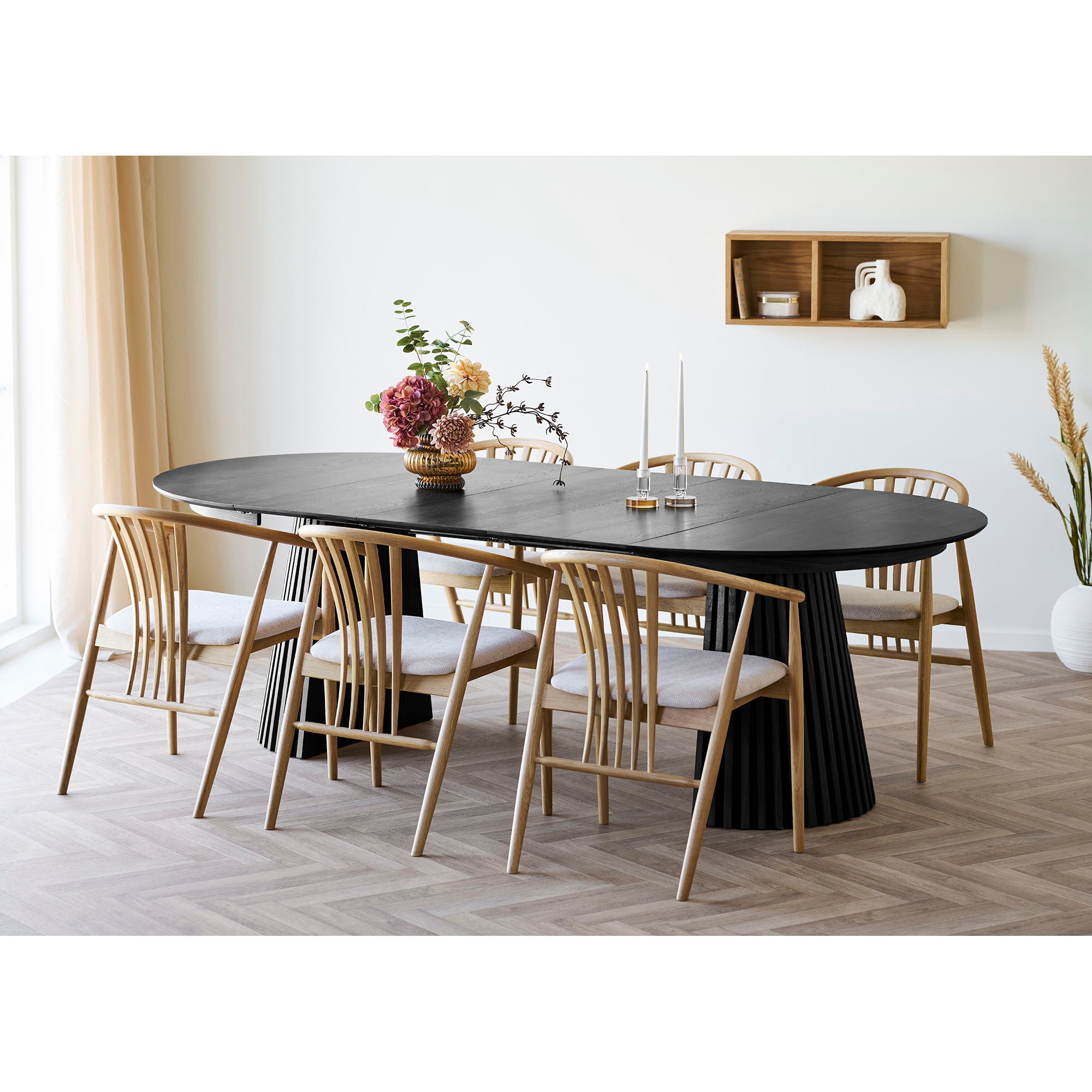 House Nordic - Osaka Spisebord Ø120-240 cm - Sort Egefiner m. 3 Tillægsplader House Nordic - Osaka Spisebord Ø120-240 cm - Sort Egefiner m. 3 Tillægsplader