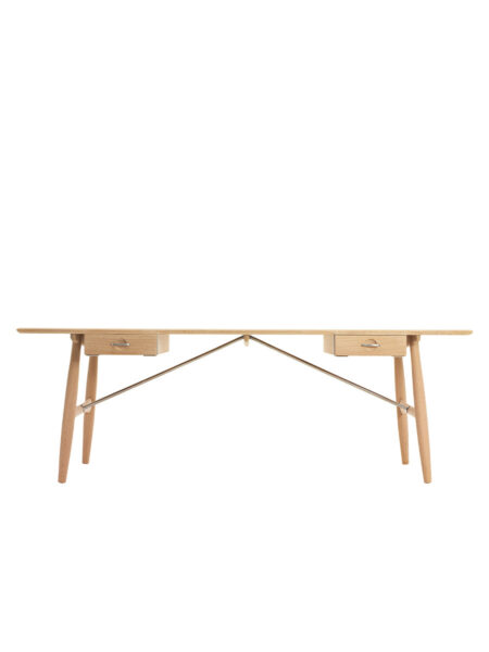 PP571 Arkitektens Skrivebord af Hans J. Wegner (Sæbebehandlet eg)