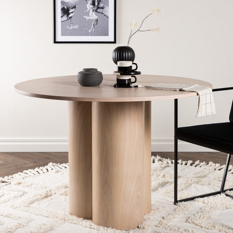 Triple - Spisebord i hvidpigmenteret egefiner, diameter 110 cm. Triple - Spisebord i hvidpigmenteret egefiner, diameter 110 cm.