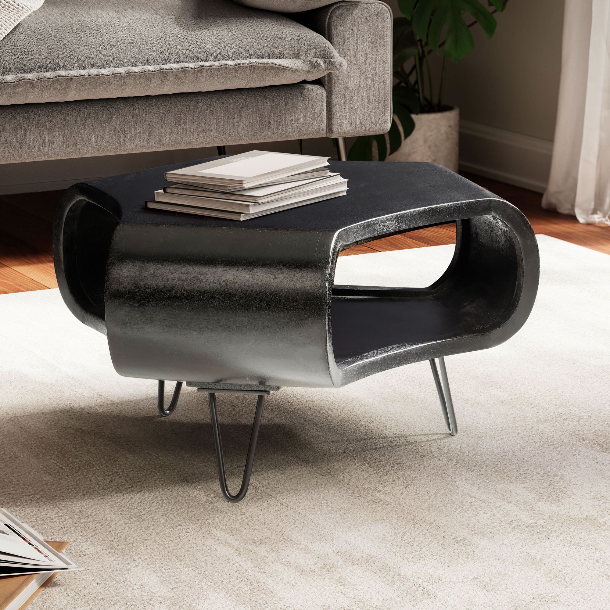Smukt designer sofabord i massivt træ, organisk japandi-design, sort Smukt designer sofabord i massivt træ, organisk japandi-design, sort