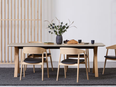 Andersen Furniture Space spisebord m. udtræk (Castoro Ottawa Sand laminat - bordplade, Hvidpigmenteret eg massiv - stel, L220 x B95 cm - (udtræk til 4 plader))