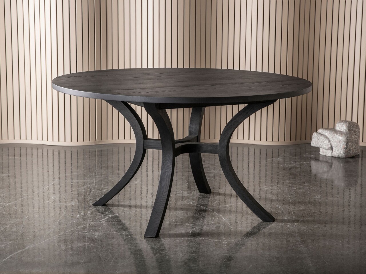 Kristensen Paris spisebord (Ø120 x H74 cm, Med udtræk til 4 tillægsplader (ekskl. plader), Ask massiv)