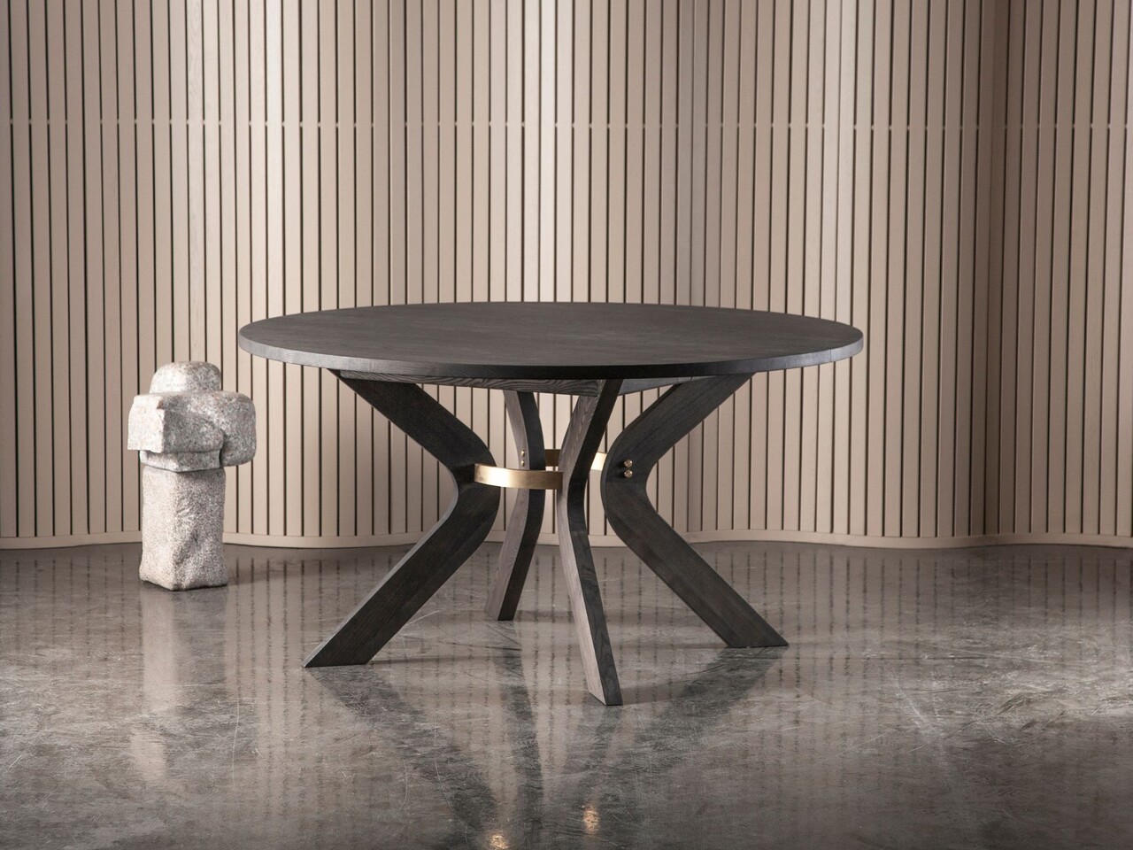Kristensen Sydney spisebord (Ø120 x H74 cm, Med udtræk til 4 tillægsplader (ekskl. plader), Ask massiv)