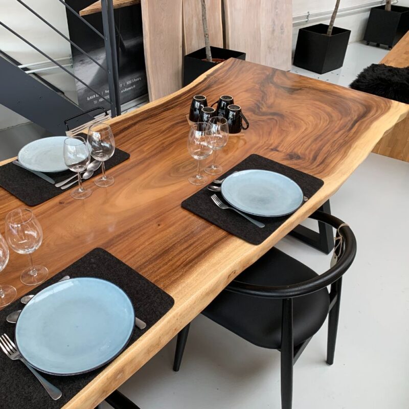 Rustik Plankebord valnød 1 hel planke 300x100 cm